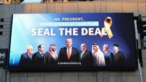 foto-presiden-ri-prabowo-subianto-bersama-presiden-as-donald-trump-dan-pemimpin-negara-arab-lainnya-di-baliho-abraham-shield-i-1759200111696_169