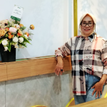 Sejenak Bersama Ratna Dewie, Sarjana Hukum yang Buka Usaha Ritel